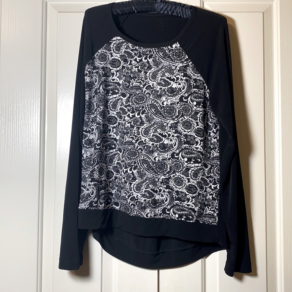 Top, black and white print, size medium.